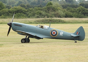 Peter taxies out in PL965 at Shuttleworth